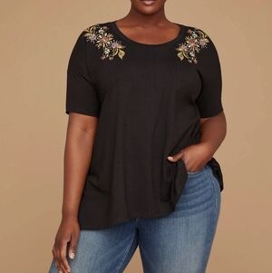 LANE BRYANT BLACK EMBROIDERED SHORT SLEEVE SHARKBITE HEM TOP 22/24 3X